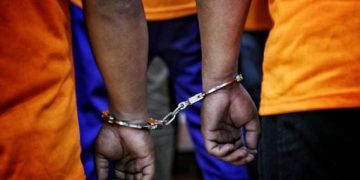 Polisi Ungkap Pencopetan Modus Lempar Bola di Halte TransJakarta, Dua Pelaku Dibekuk