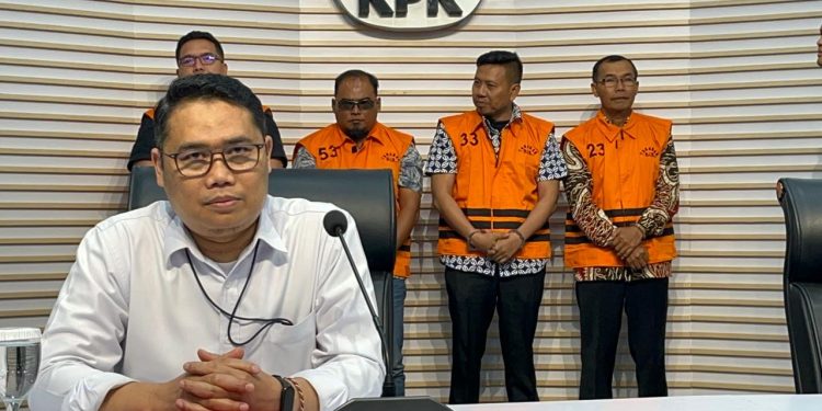 KPK Tahan 4 Tersangka Suap Dana Hibah Jatim