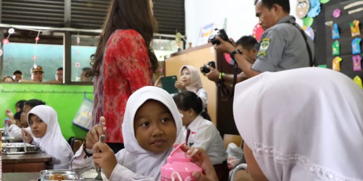 BGN Beri Insentif Guru Penanggung Jawab MBG, Diduga Upaya Lepas Tangan dari Maraknya Kasus Keracunan