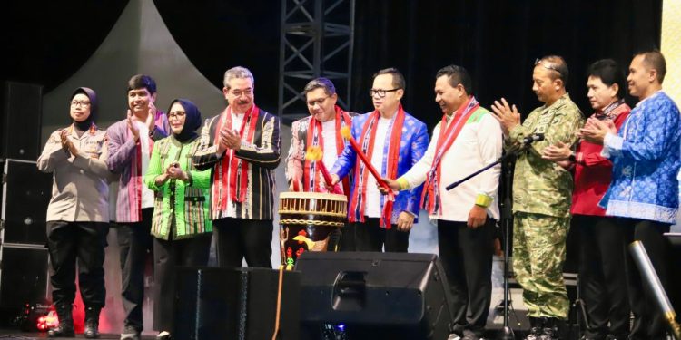 Dibuka Wamendagri, Festival Benteng Victoria 2025 Momentum Perkuat Pariwisata Kota Ambon