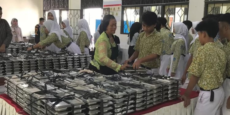 Korban Keracunan Capai 10.482 Anak, JPPI: Hentikan Semua Dapur MBG!