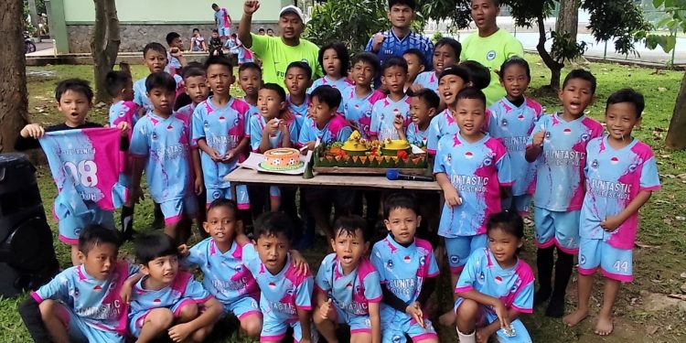 Rayakan Hari Jadi Ke-2 Tahun, SSB Funtastic Soccer School Gelar Syukuran