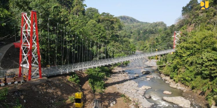 Pembangunan 43 Jembatan Gantung di Sejumlah Wilayah Indonesia Ditargetkan Rampung Akhir 2025