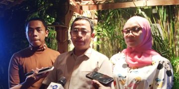 Didukung Sang Istri, Puadi Terbitkan Buku Kedua tentang Dinamika Demokrasi