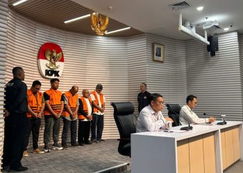 KPK Tahan 5 Tersangka Suap Eks Bupati Situbondo