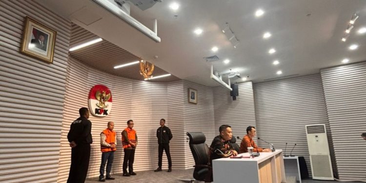 KPK Tahan 2 Tersangka Proyek Fiktif
