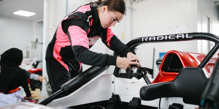 Bernyali Besar, Gazpoll Racing Team Jadikan Amara Angelica Ratu Balap