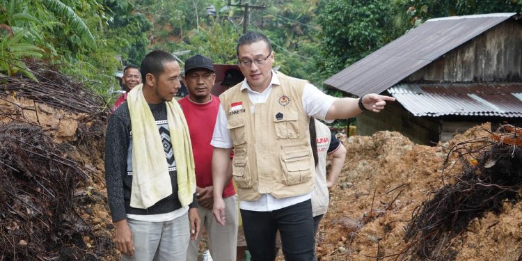 Temukan Fasilitas Bantuan Masih Minim, Hardiyanto Kenneth Dirikan Dapur Umum di Tapteng