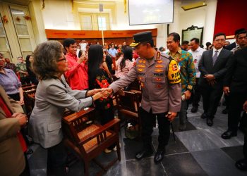 Kunjungi Dua Gereja, Kapolri Optimalkan Pengamanan dan Pelayanan Misa Malam Natal