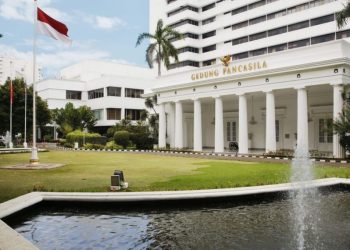 Kemlu Siapkan Berbagai Opsi Evakuasi WNI di Iran Buntut Ancaman Serangan AS