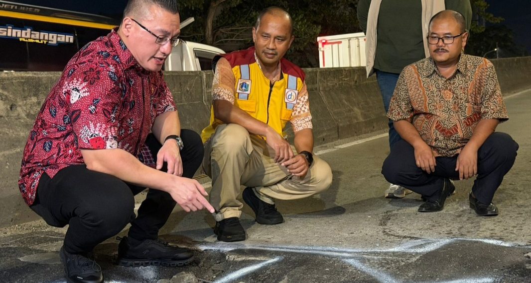 Terima Laporan Warga, DPRD DKI Kenneth Sidak Jalan Rusak di Flyover Pesing 