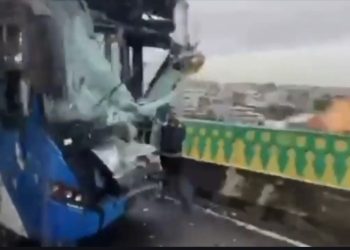 Dua Bus TransJakarta Ringsek Usai Adu Banteng di Jalur Langit, Penumpang Luka-luka