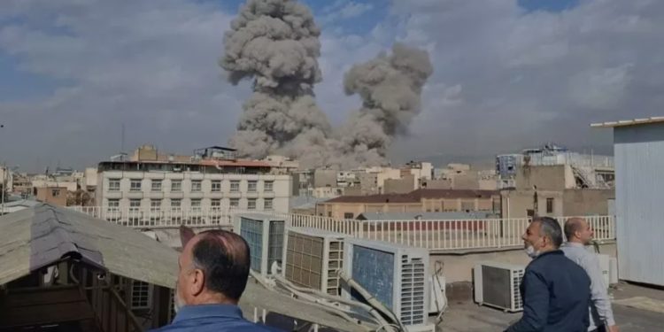 Balas Serangan, Iran Bombardir Pangkalan AS di Qatar-Kuwait dan UEA-Bahrain