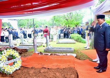 Try Sutrisno Wafat, Pemerintah Instruksikan Pengibaran Bendera Setengah Tiang Selama Tiga Hari Berkabung Nasional