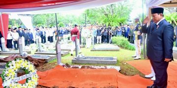 Try Sutrisno Wafat, Pemerintah Instruksikan Pengibaran Bendera Setengah Tiang Selama Tiga Hari Berkabung Nasional