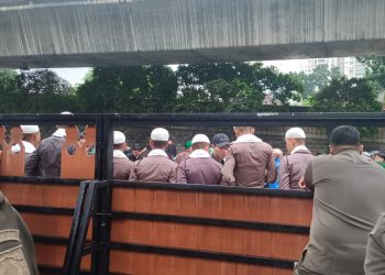 Kantor Wali Kota Jaksel Didemo, Massa Rusak Pintu Gerbang hingga Tuntut Temui Pejabat