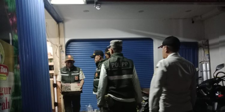 Jaga  Ketertiban Ramadan, Satpol PP Jaksel Sita Ratusan Miras Ilegal