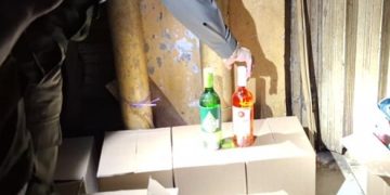 Satpol PP Tangkap Basah Warung Kelontong-Pedagang Jamu di Kebayoran Lama Jual Miras Ilegal, Langsung Disita