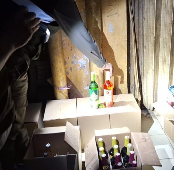 Satpol PP Tangkap Basah Warung Kelontong-Pedagang Jamu di Kebayoran Lama Jual Miras Ilegal, Langsung Disita