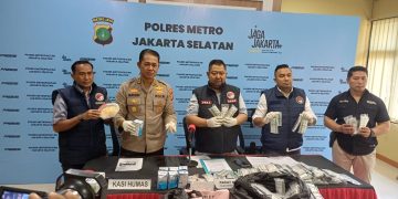 Polres Jaksel Sita Puluhan Ribu Obat Terlarang Usai Gerebek Toko Sembako di Jagakarsa, Pemasok Diburu!