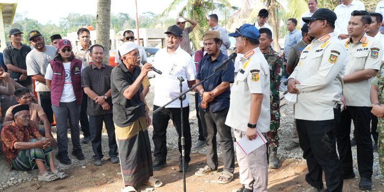 Tembus Daerah Terisolasi di Aceh Tamiang, Tito Serahkan Bantuan dan Serap Aspirasi