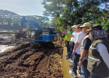 Keruk Kali Pesanggrahan, Pemkot Jaksel Targetkan Angkat 36 Ribu Kubik Lumpur untuk Atasi Banjir