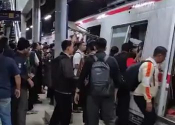 Kereta Argo Bromo Tabrak KRL di Bekasi Timur: 4 Meninggal, 71 Korban Luka Dilarikan ke RS