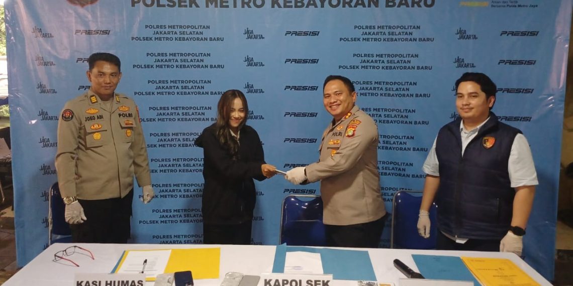Polsek Kebayoran Baru Bongkar Komplotan Penadah HP Curian: Tiga Tersangka Dicokok Beserta Ratusan iPhone – Android!