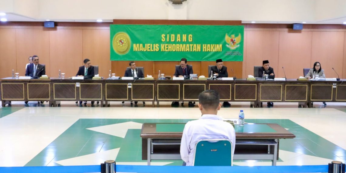 Terima Suap dan Terjerat Judol, Hakim Pengadilan Tinggi Makassar Dipecat