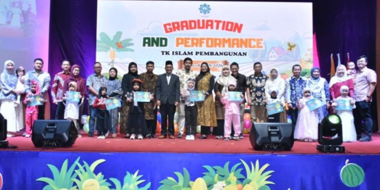 Sukses! TK Islam Pembangunan Gelar Wisuda Perdana Bertema Buah dan Sayur