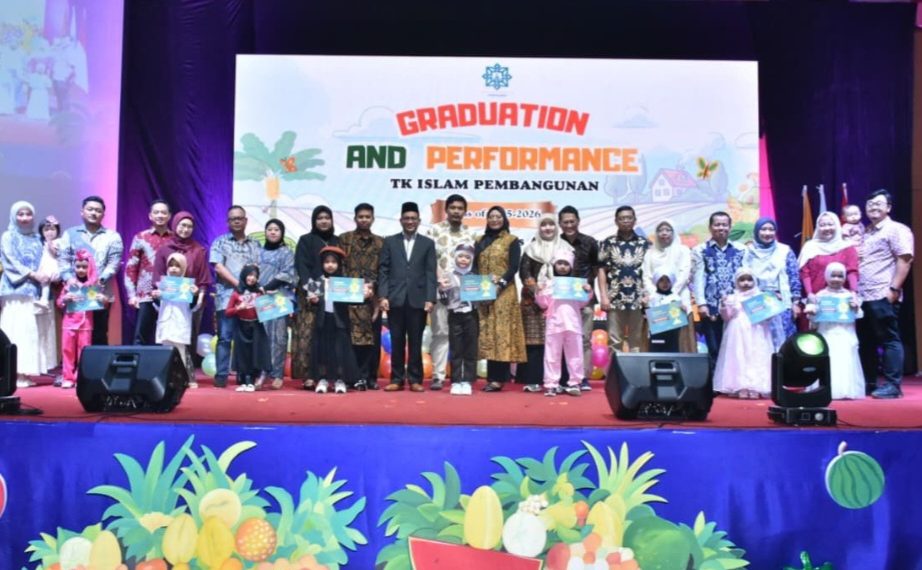 Sukses! TK Islam Pembangunan Gelar Wisuda Perdana Bertema Buah dan Sayur
