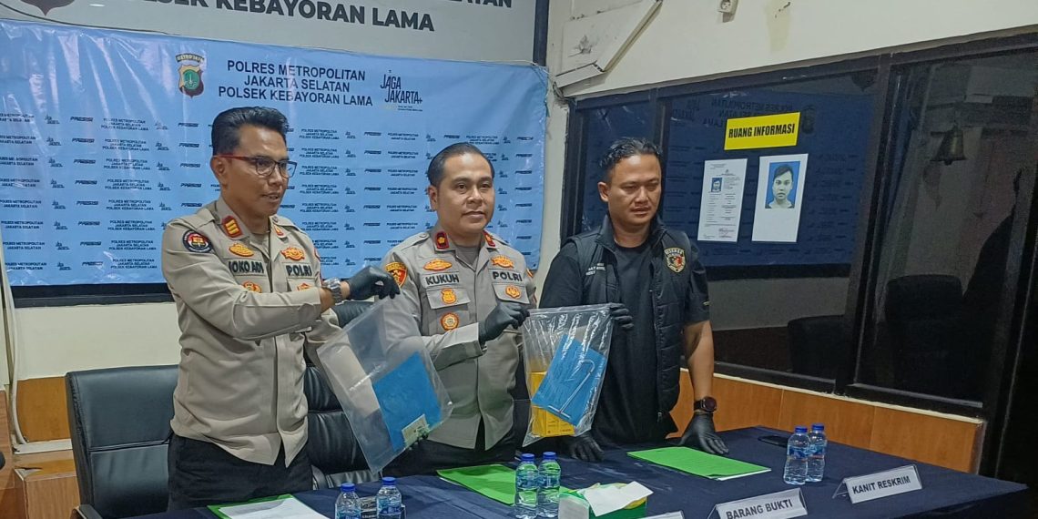 Pemuda Nekat Jambret HP Buat Beli Tramadol, Berakhir di Sel Polsek Kebayoran Lama