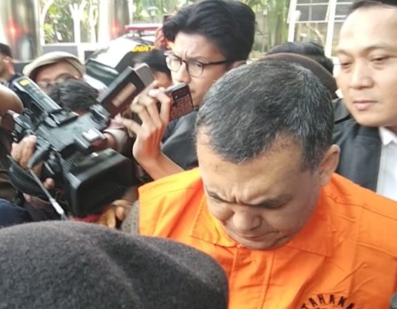 Wamen Imipas Silmy Karim dan 7 Tersangka Digelandang ke Mobil Tahanan
