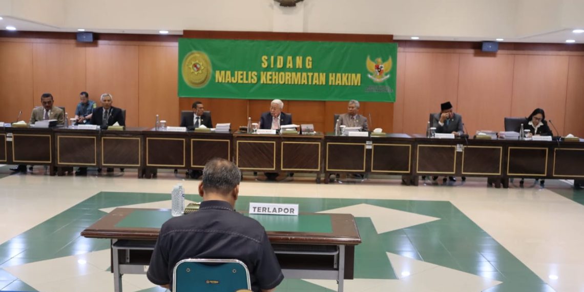 Terima Uang Rp2 Miliar dan Urus Perkara, Hakim PN Jaksel Dipecat