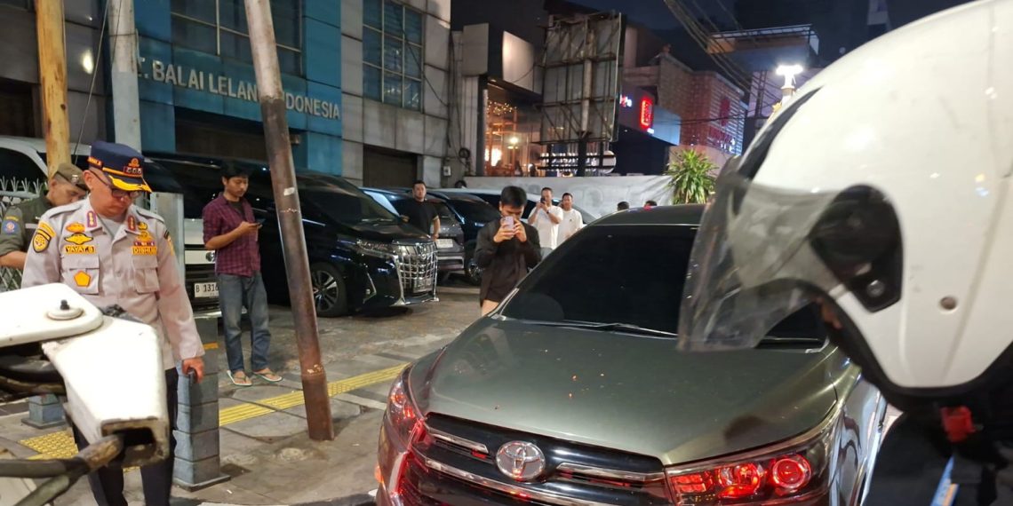 Penertiban Parkir Liar Sasar Kebayoran Baru, Empat Mobil Ditindak