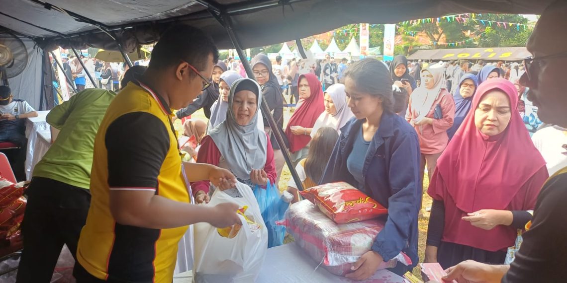 Pasar Rakyat Polri di Rawajati Jaksel Diserbu Warga, Sembako Murah Jadi Favorit