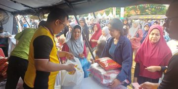 Pasar Rakyat Polri di Rawajati Jaksel Diserbu Warga, Sembako Murah Jadi Favorit