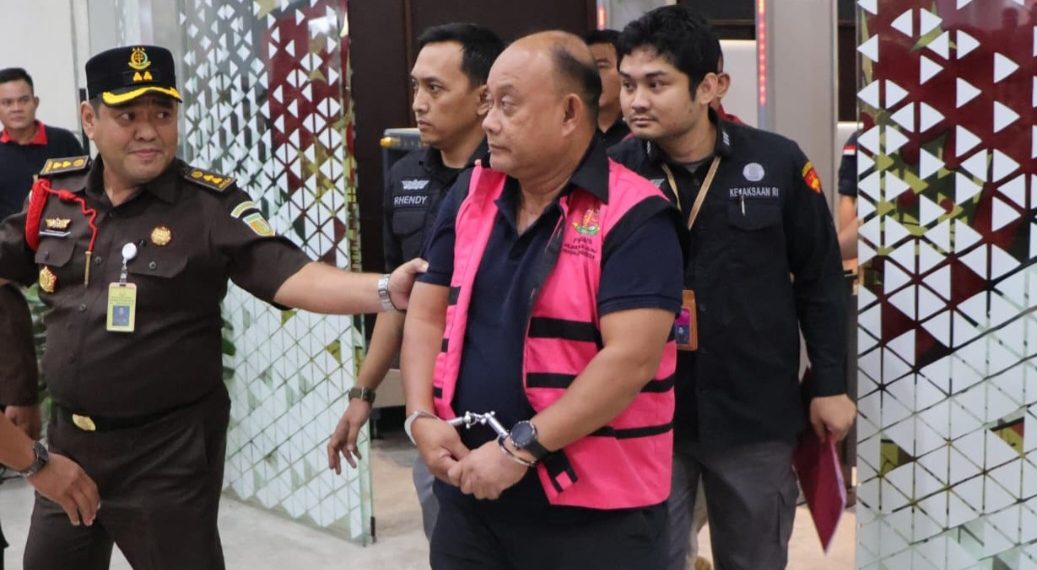 Jadi Tersangka Korupsi MBG, Kejagung Tahan Eks Kepala BGN Dadan Hindayana dan Dua Wakilnya
