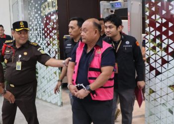 Jadi Tersangka Korupsi MBG, Kejagung Tahan Eks Kepala BGN Dadan Hindayana dan Dua Wakilnya