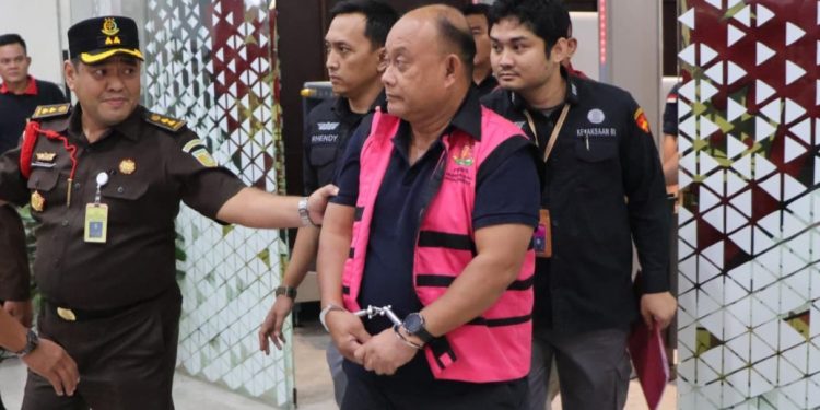 Jadi Tersangka Korupsi MBG, Kejagung Tahan Eks Kepala BGN Dadan Hindayana dan Dua Wakilnya