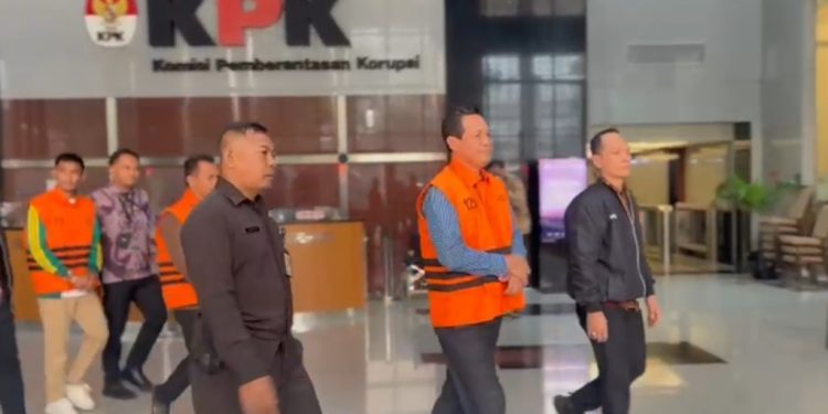 Ditetapkan Tersangka, Bupati Muara Enim Edison Ditahan KPK