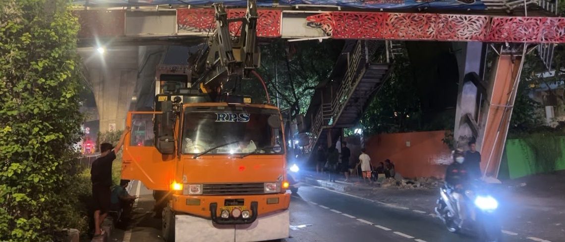 JPO Tendean Rusak Berat Ditabrak Truk, Bina Marga: Langsung Dibongkar, Kerugian Miliaran Rupiah
