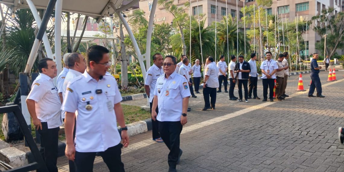 Buntut ASN Wajib Naik Transum Setiap Rabu, Wali Kota Jaksel Pelototi Gerbang Pemkot