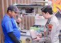 Ringankan Beban Pedagang Martabak Korban Pencurian, Kapolsek Pesanggrahan Beri Tali Asih dan Borong Habis Dagangan