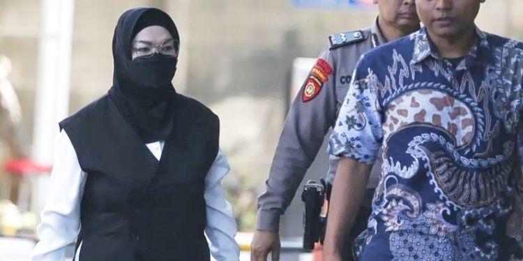 Terjaring OTT, Bupati Sukoharjo Etik Suryani Jalani Pemeriksaan di KPK