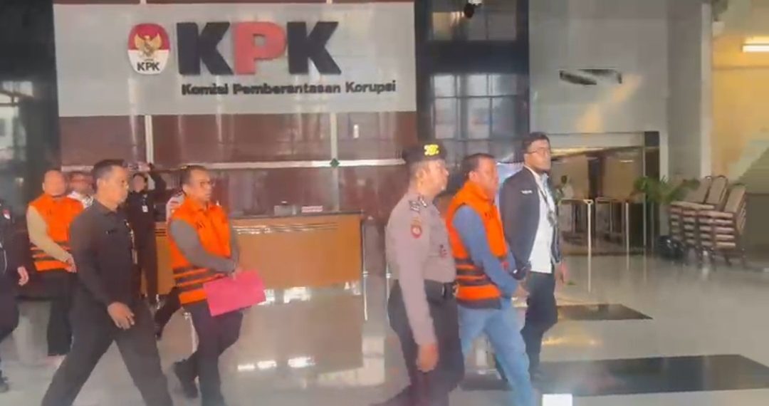 KPK Tahan Bupati dan Sekda Kuansing Riau