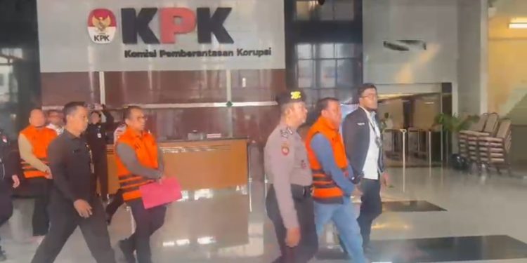 KPK Tahan Bupati dan Sekda Kuansing Riau