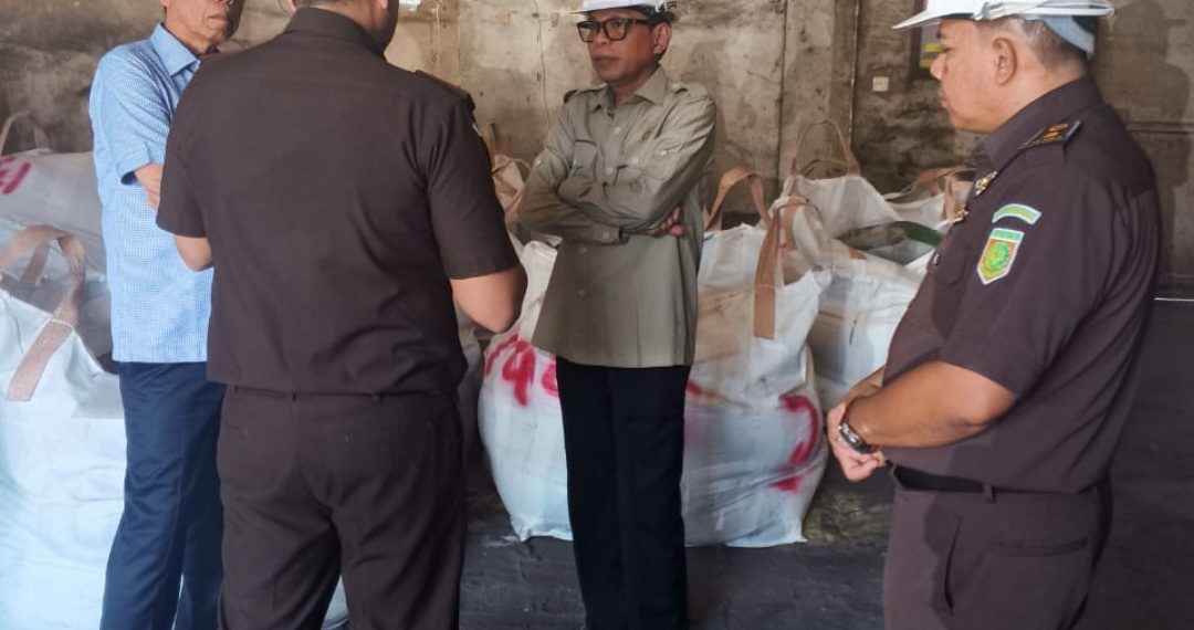 Kejagung Sita 104 Ton Timah Milik Terpidana Tamron alias Aon