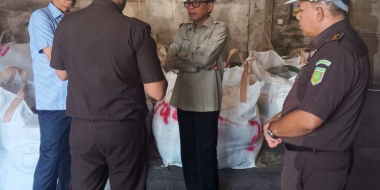 Kejagung Sita 104 Ton Timah Milik Terpidana Tamron alias Aon