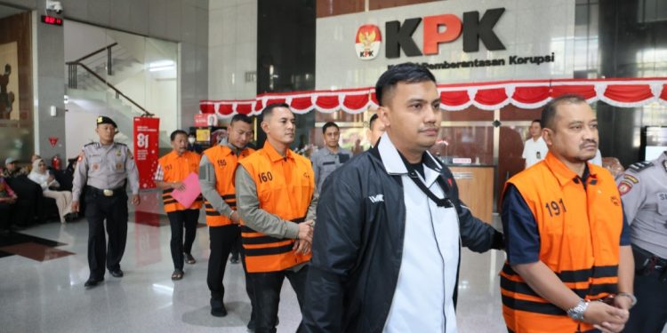 Tahan Empat Tersangka Kasus Pemalang, Termasuk Bupati dan Ajudan Ketua KPK